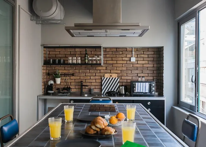 Artists\' Favorite Spacious Loft Near Acropolis!!