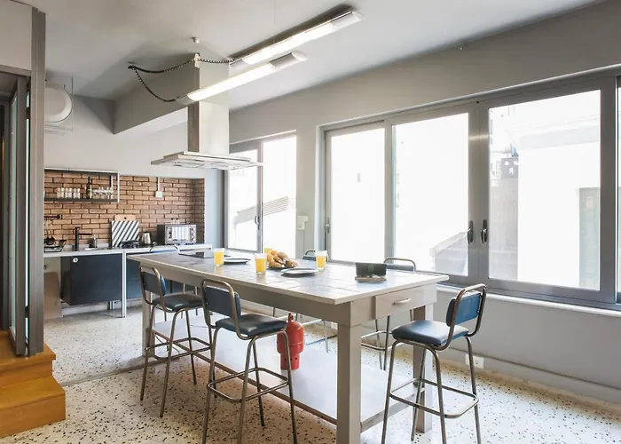 Artists\' Favorite Spacious Loft Near Acropolis!!